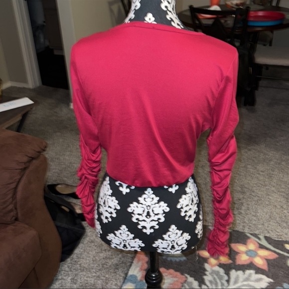 Fashion nova red crop top - Picture 3 of 5